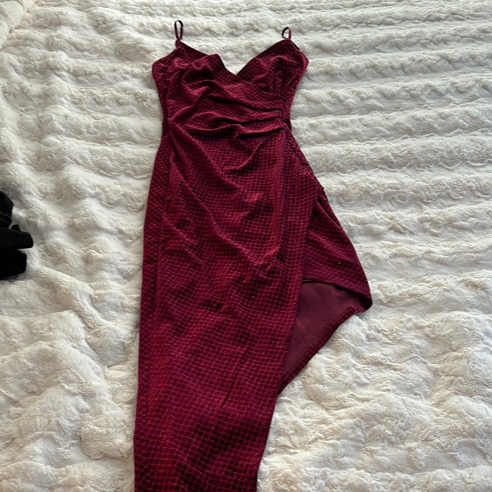 Elegant Burgundy Evening Dress